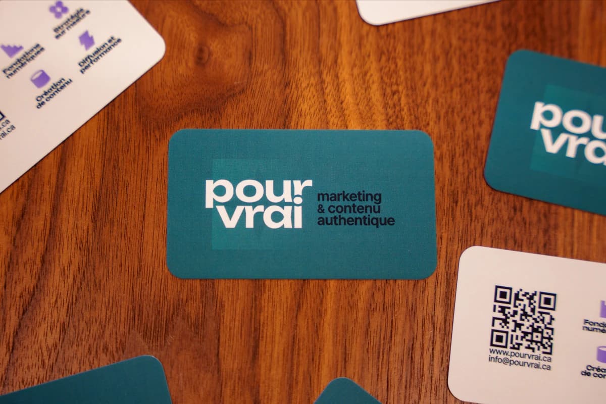 L'équipe de Pour Vrai Marketing réunie au studio de Longueuil