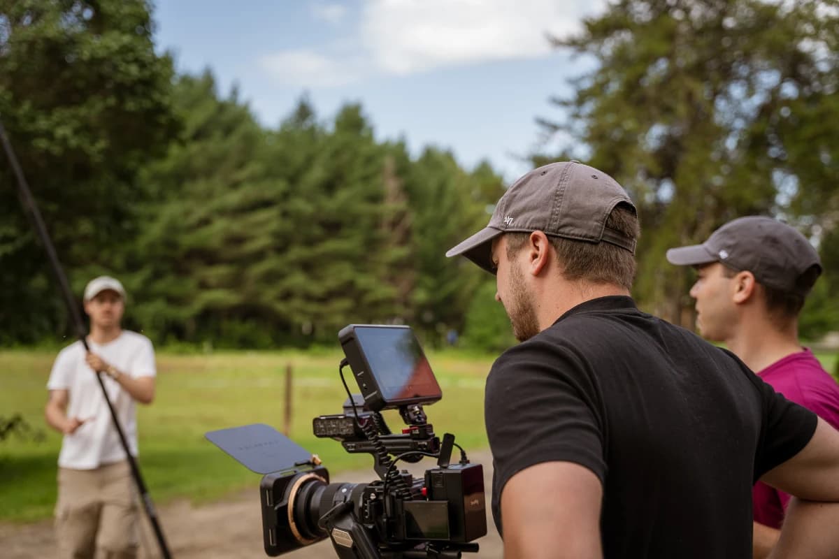 Tournage extérieur d'une mise en scène de campagne