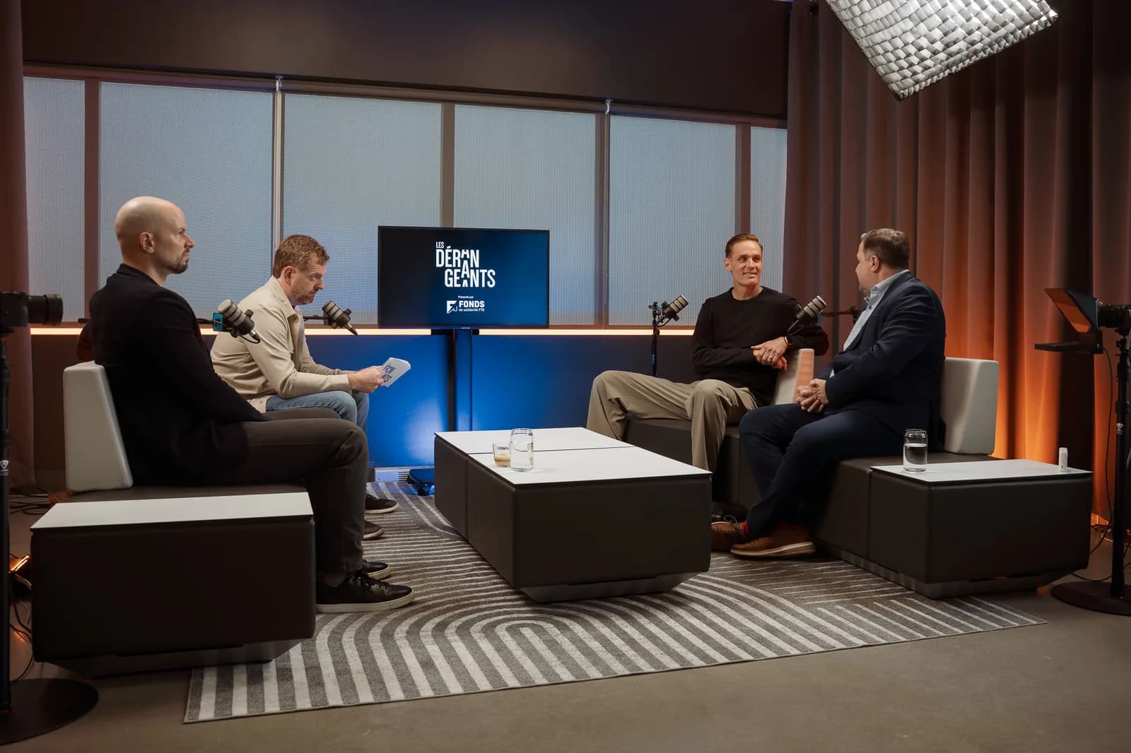 Plateau de tournage télé avec éclairage bleu