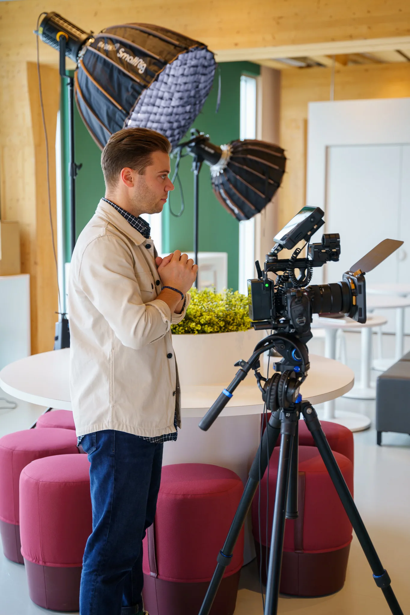 Tournage dans le studio coloré de Pour Vrai